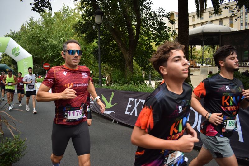 Corredores con la camiseta de la carrera